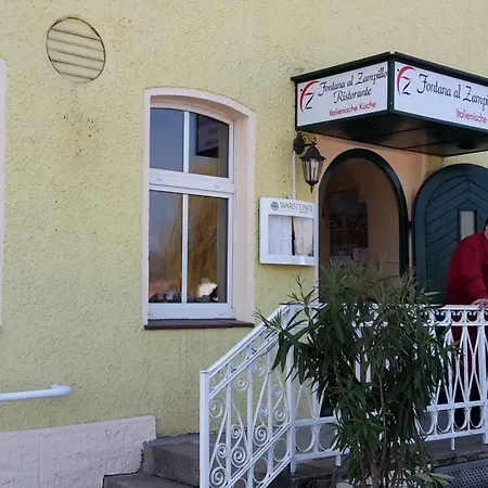 Mit Mediterraner Terrasse