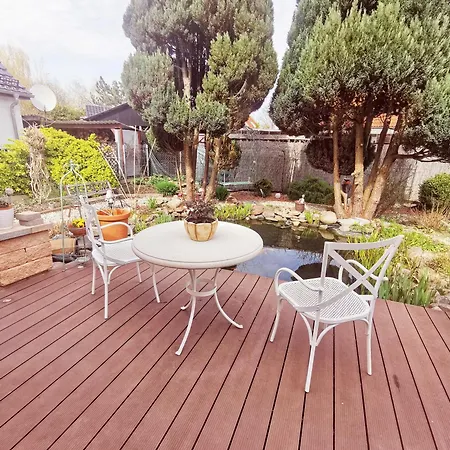 Mit Mediterraner Terrasse